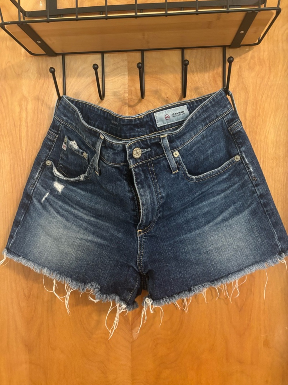 AG Adriano Goldschmied AG 
THE BRYN  ex-boyfriend cut off shorts size:26
